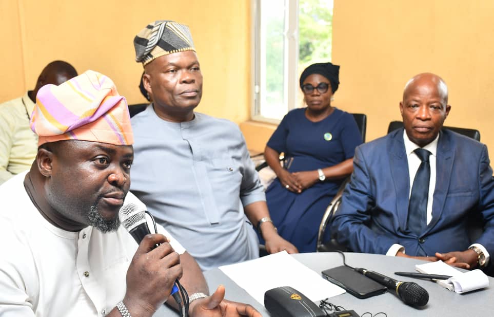 From left, National Deputy President, National Association of Nigeria Travel Agency, Dr Olatokunbo Dagunduro; Oyo State Commissioner for Culture and Tourism, Dr Wasiu Olatunbosun and Permanent Secretary, Ministry of Culture and Tourism, Dr Muftau Ayoola, during a press conference on how to sanitize the Travel Agency in Oyo State, held at Conference room, Ministry of Culture and Tourism, Secretariat, Ibadan