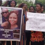 A cross session of the market women protesting the death of the pregnant woman in Benin City
