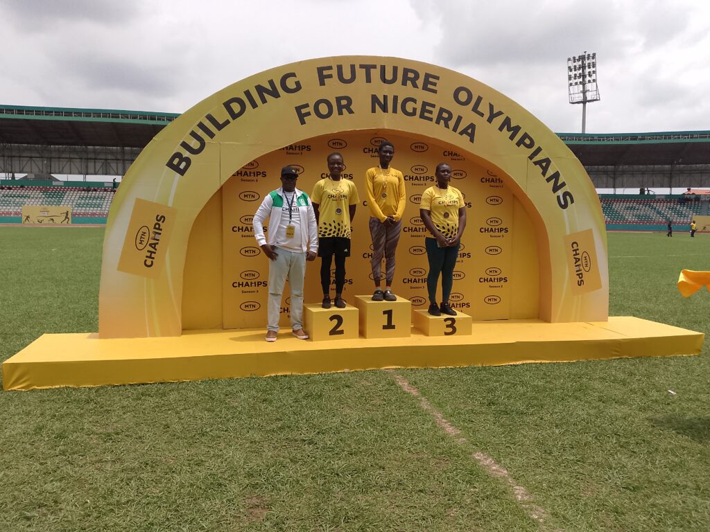 Suzan Christopher (m) gold medalist in Discus flanked by other athletes at the just concluded MTN Champs Season 3 competition held at the Samuel Ogbemudia Stadium, Benin City