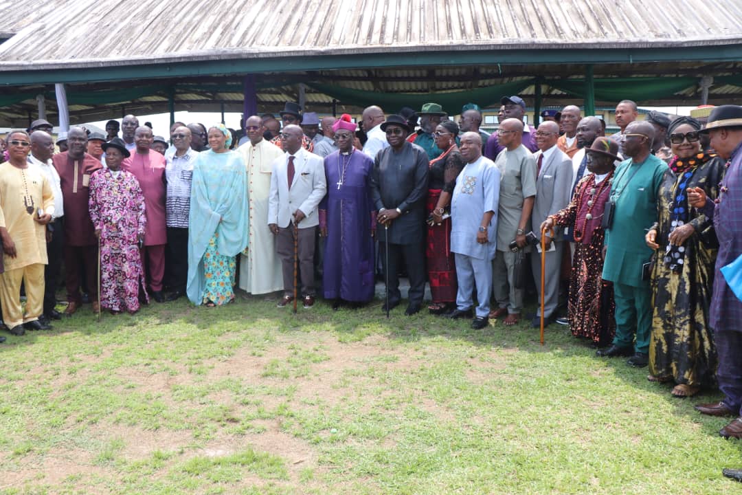 Ogoni-Dialogue-Committee-during-a-town-hall-meeting-with-Ogoni-people-over-planned-resumption-of-oil-extraction-in-Ogoniland