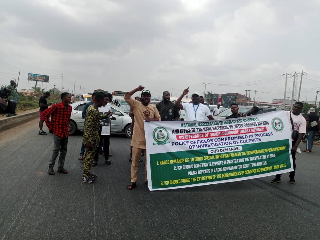 Ogunbode: Students block Lagos-Ibadan Expressway over LASU graduate’s disappearance