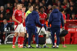 0_Nottingham-Forests-Ola-Aina-goes-off-injured-against-Manchester-United