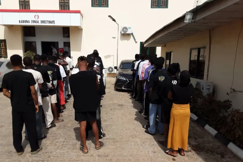 Niger: EFCC seizes cars, fetish beads from 40 suspected internet fraudsters