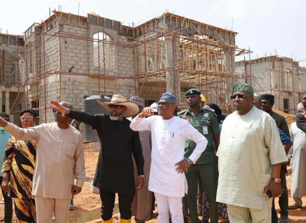 L-R: Ag ES, FCDA, Richard Dauda, MD. Details 2Dot Nig Ltd, Akor Adapoyi, FCT Minister Nyesom Wike and Philip Aduda during the Minister’s inspection visit to the  Judges’ quarters under construction in Abuja on Thursday