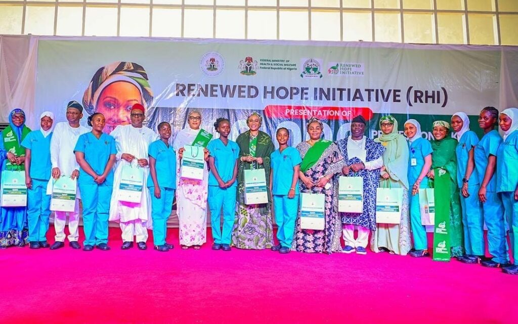 First Lady of Nigeria, Oluremi Tinubu (m), wife of Vice President, Nana Kashim Shettima, Governor of Taraba State, Agbu Kefas and his wife, Coordinating Minister for Health and Social Welfare, Ali Pate with some of the nurses and midwives at flag off of the distribution of Professional kits to midwives provided by the Renewed Hope Initiative (RHI) in the North East Geopolitical Zone of Nigeria