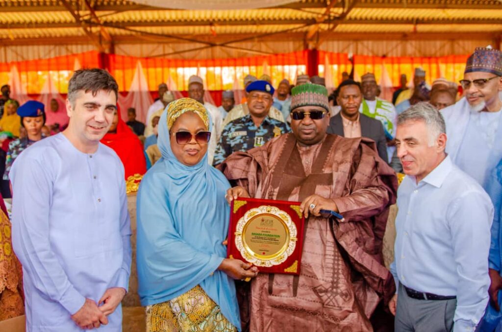 (Middle L-R) Hajia Zainab Nasir Idris, Kebbi State Governor Dr Nasir Idris