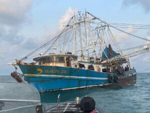 Navy-confiscates-vessels-carrying-illicit-arms-crude-oil-in-Niger-Delta–1068×801