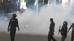 Police-Teargas-696×390
