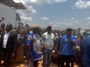 Seyi-Makinde-yesterday-visited-Aleshinloye-market-in-Ibadan