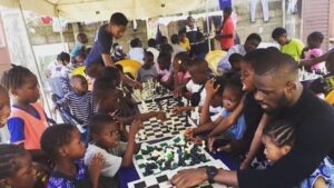 TUNDE-ONAKOYA-PLAYING-CHESS-WITH-CHILDREN
