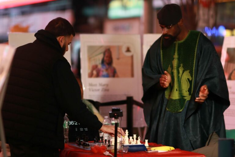 Tunde Onakoya breaks world chess record