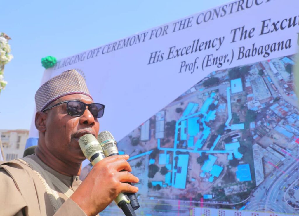 Gov Zulum addressing contractors and residents at the flag of flyover at Post Office Maiduguri