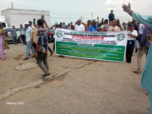 NANS protesting on the Lagos-Ibadan Expressway