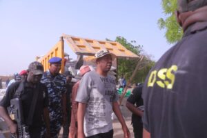 Governor Zulum amid residents of Rann, Kala Balge