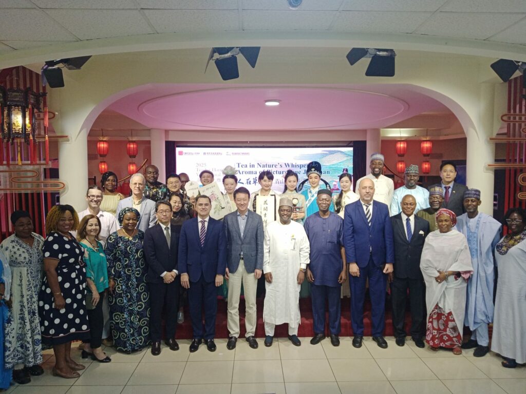 Chinese Ambassador to Nigeria Yu Dunhai (centre left))
