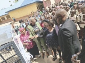 Omogiafo cutting tape of recycle bin.