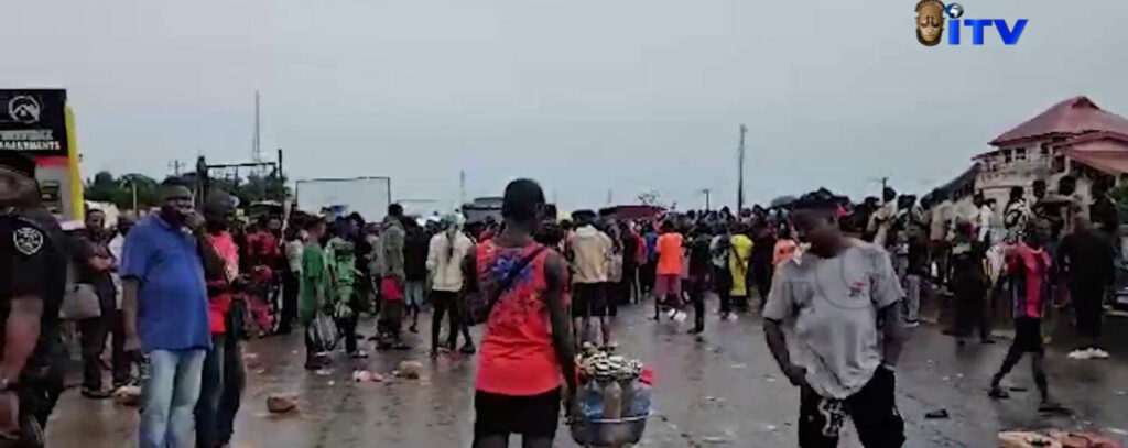 Edo protest over EFCC raid leaves spare parts dealer, police officer shot