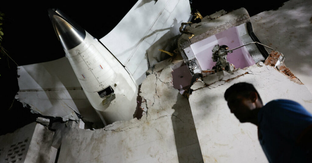 12int-india-crash-ledeall01-photo-lvtj-facebookJumbo