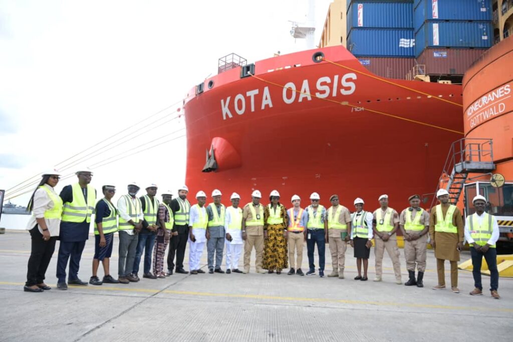Kota Oasis container ship
