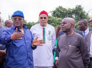 Umahi lauds Otti for reconstructing federal roads in Abia