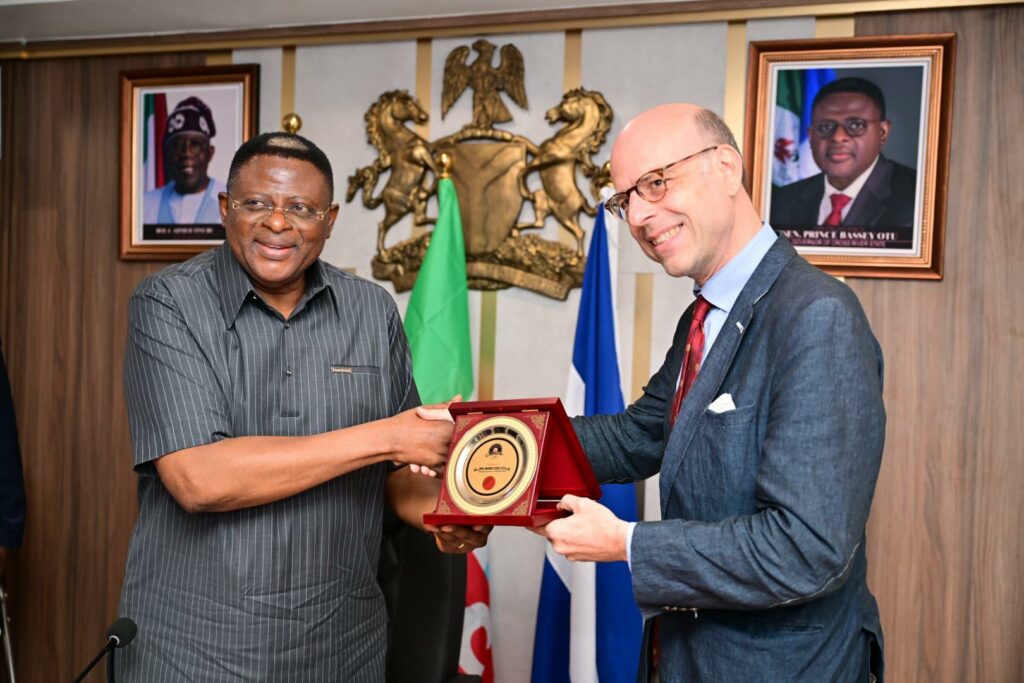 Cross River Governor Bassey Otu (L), Consul General of the Kingdom of the Netherlands, Mr Michel Deelen (R)