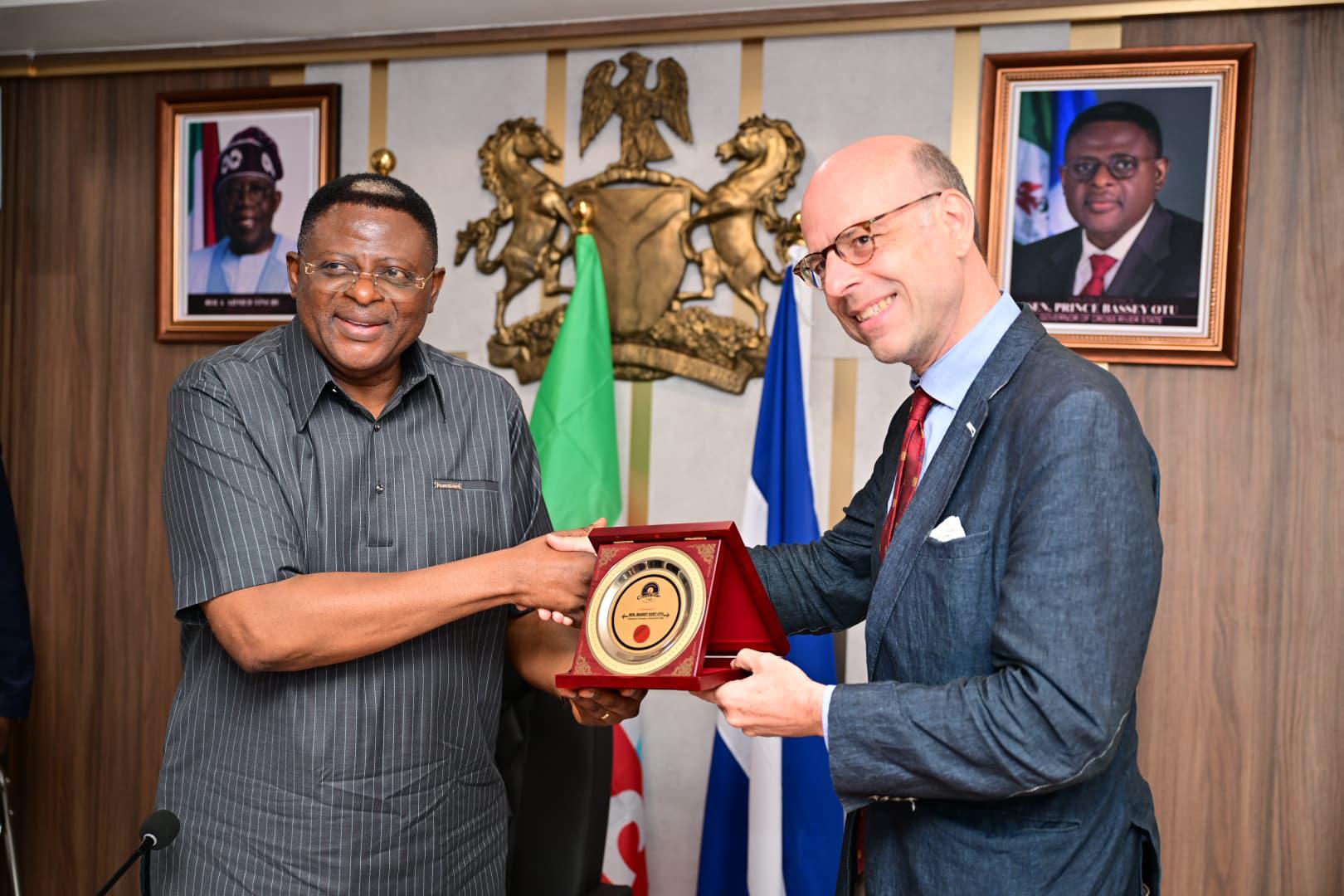 Cross River Governor Bassey Otu (L), Consul General of the Kingdom of the Netherlands, Mr Michel Deelen (R)