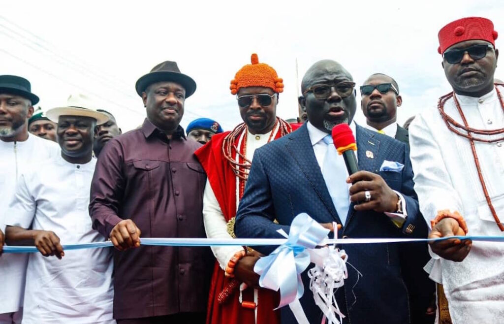 Governor Sheriff Oborevwori flanked by the Aviation Minister, Festus Keaton and other traditional rulers during the  commissioning of Upper Erejuwa Road Project In Warri South Council area