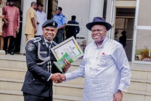 Diri rewards officer who rejected $17,000 bribe