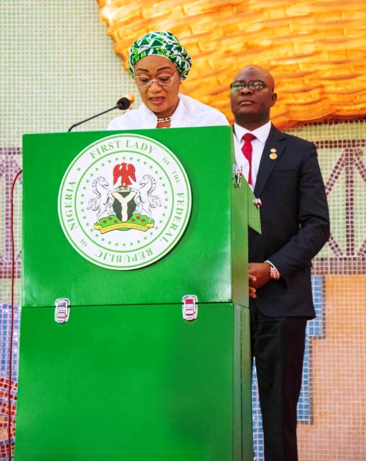 First-Ladys-Billion-Naira-Intervention4