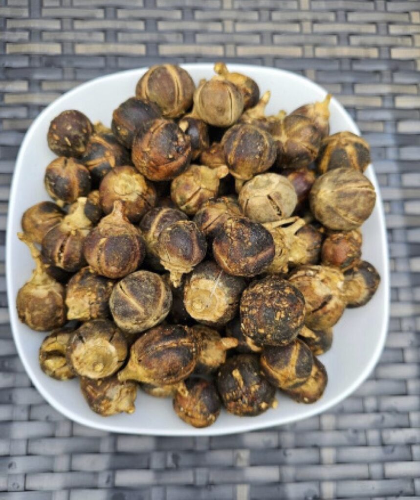 Kayan Mata in nuts