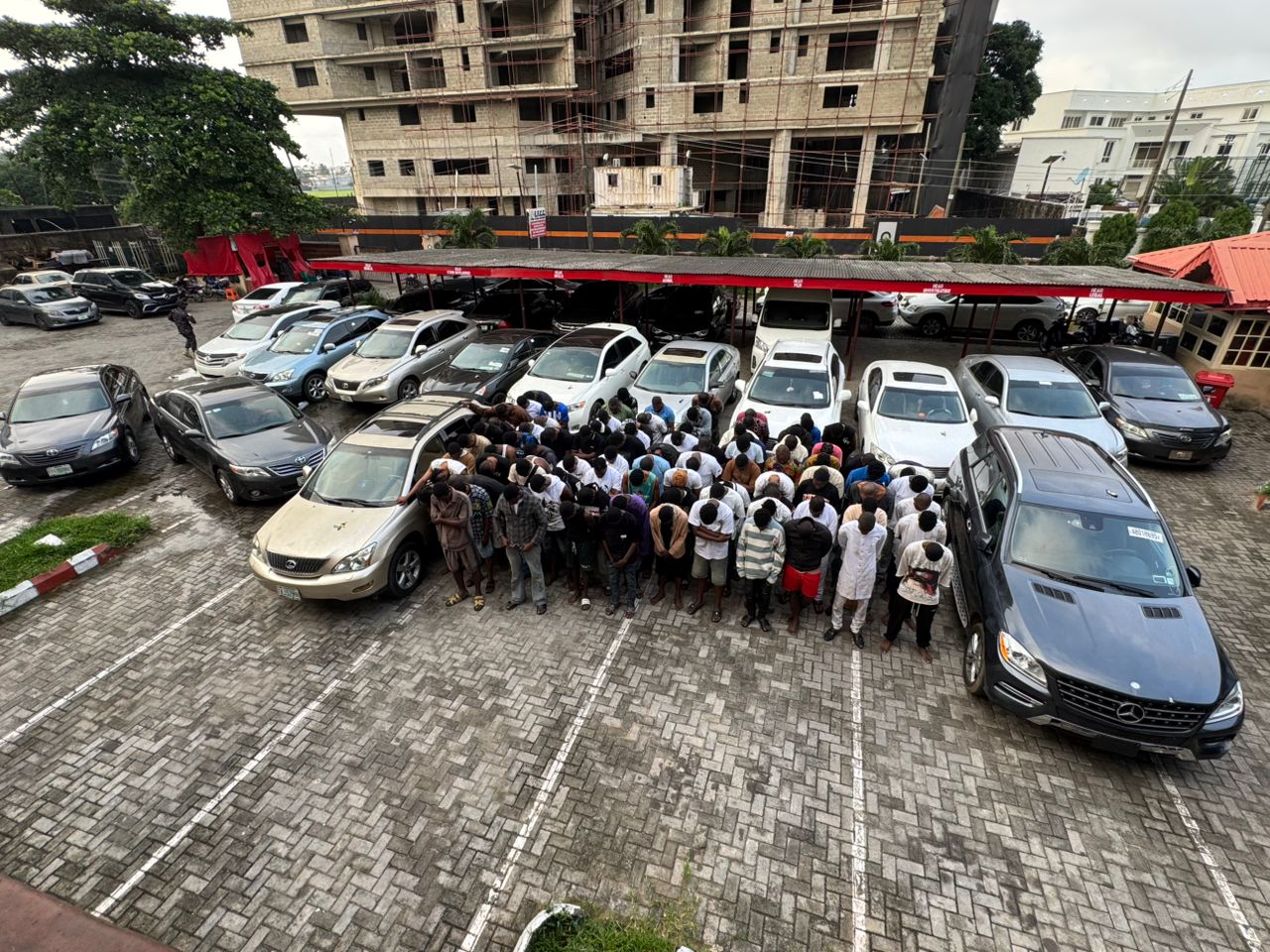 EFCC nabs 93 internet fraud suspects in Abeokuta, recovers 18 vehicles
