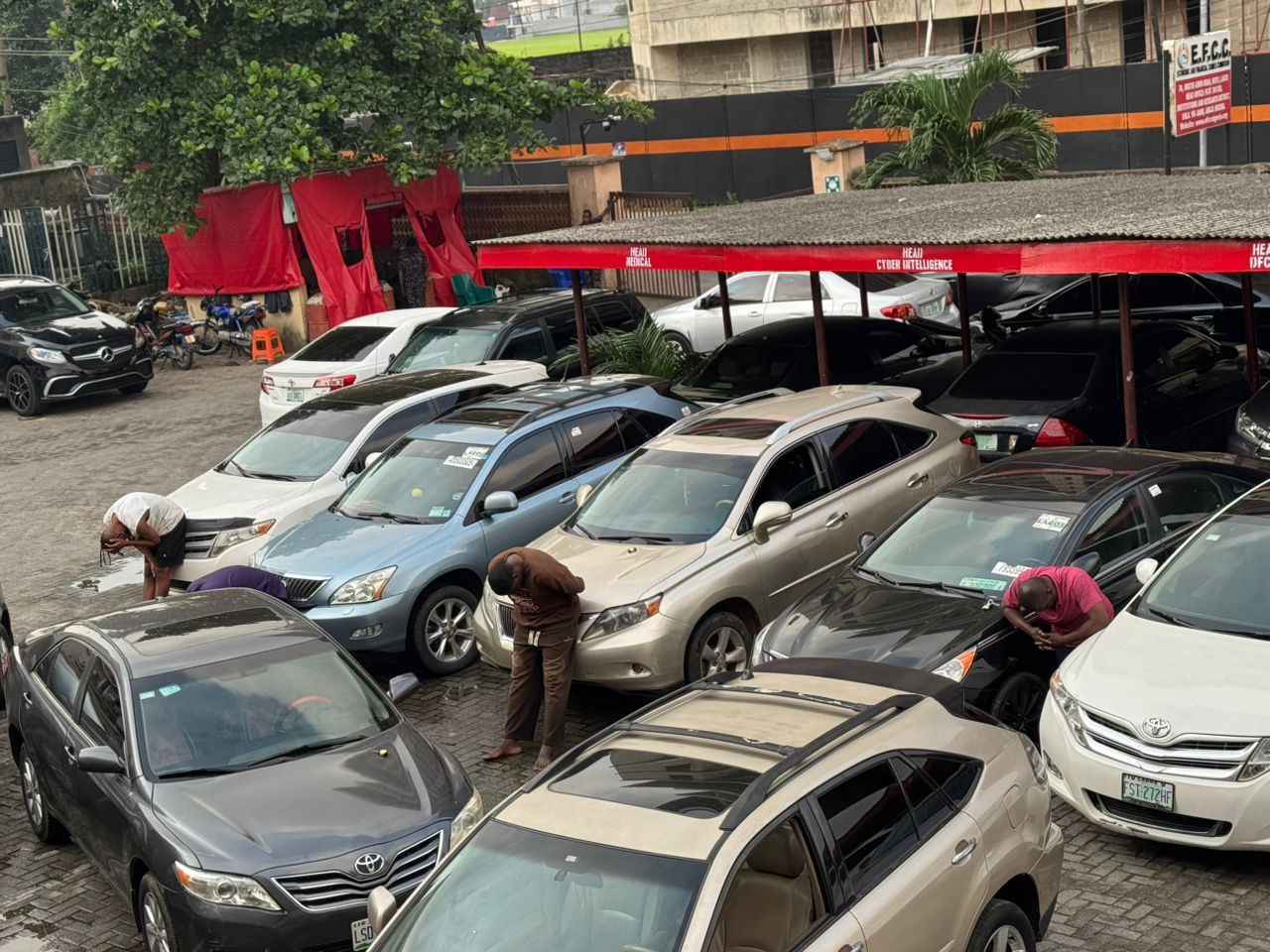 EFCC nabs 93 internet fraud suspects in Abeokuta, recovers 18 vehicles