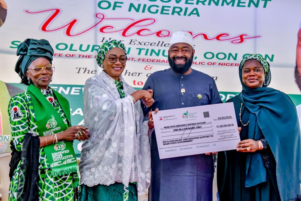 Niger-flood-donation