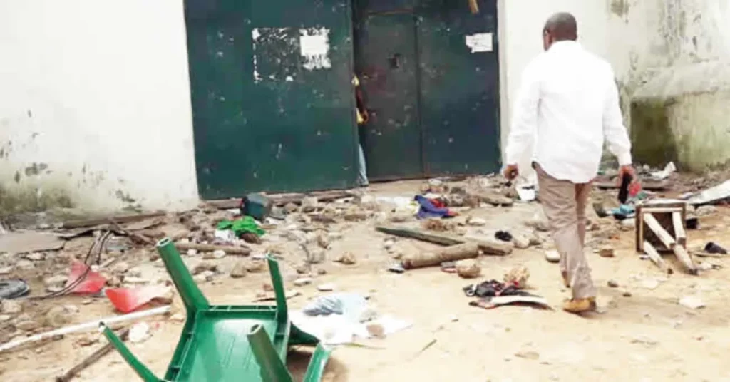 Keffi jailbreak: 16 inmates flee, 7 caught