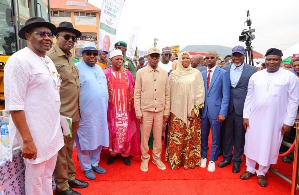 L-R Senator Magnus Abe, former Deputy Speaker of House of Representatives, Chibudom Nwuche, Senator Philip Aduda, the Sakaruyi of Karu, HRH Joseph Danladi Narai, FCT Minister, Nyesom Wike, Minister of State FCT, Mariya Mahmoud, Coordinator STDD, Abdulkadir Zulkiflu, MD Abdul Val Nigeria limited, Suleman Abdul Val, AMAC Chairman, Christopher Maikalangu at the flag off of the reconstruction of Karu road from Karu interchange to Customs hospital junction in AMAC on Wednesday