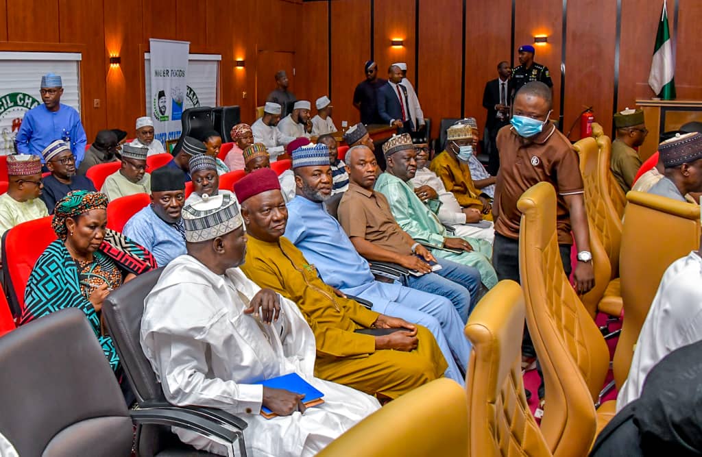 Niger governor dissolves cabinet, orders hand-over to perm secs