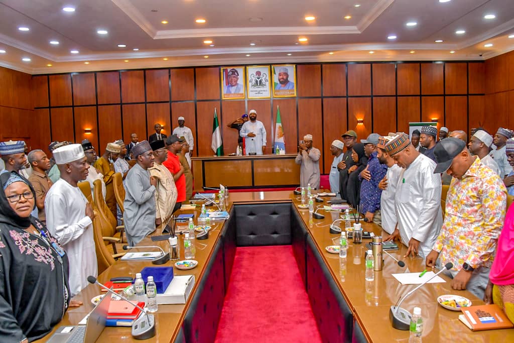 Niger governor dissolves cabinet, orders hand-over to perm secs
