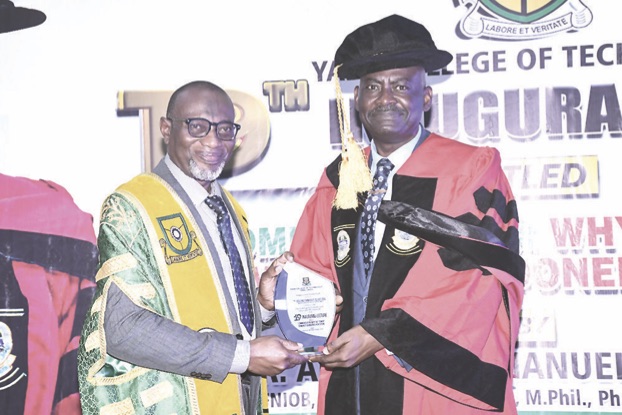 Abdul presenting plaque to Aladeloba