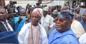 Atiku at Olubadan’s palace .-