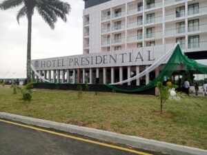 FRONT-PRES-HOTEL2-1600×1200