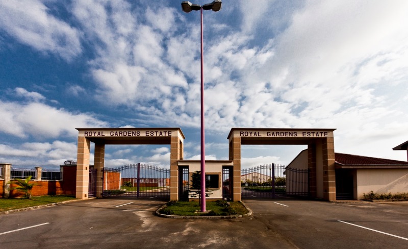Royal-Gardens-Estate-Front-Gate