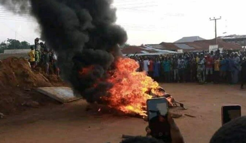 Angry mob burns child kidnapper alive in Delta