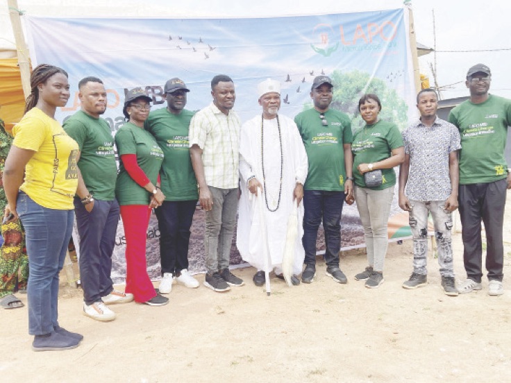 •Oba Michael Adegboyega (middle) with representatives of LAPO management during the signing of the MOU in Aba Aiyepe town