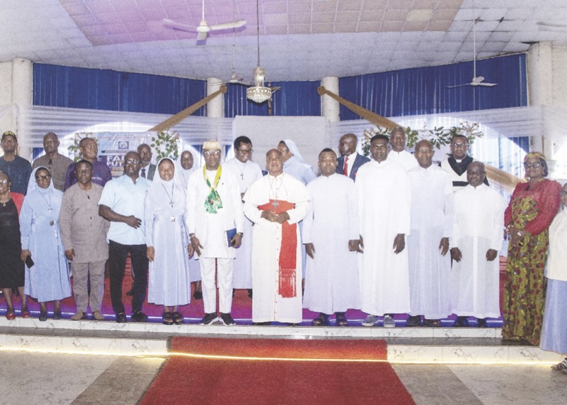 Cardinal Okpaleke with the university management and dignitaries after the lecture