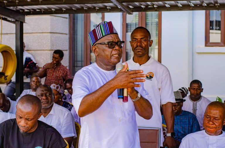 Chief Samuel Ortom speaking t the meeting in his Makurdi residence