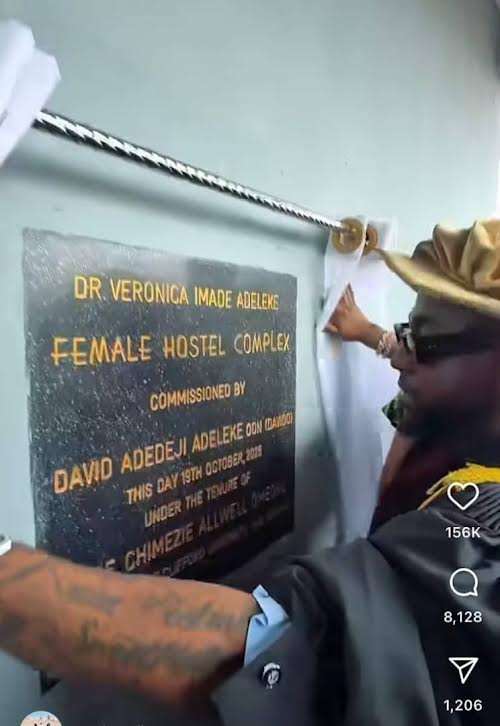 Davido unveiling the hostel’s plague