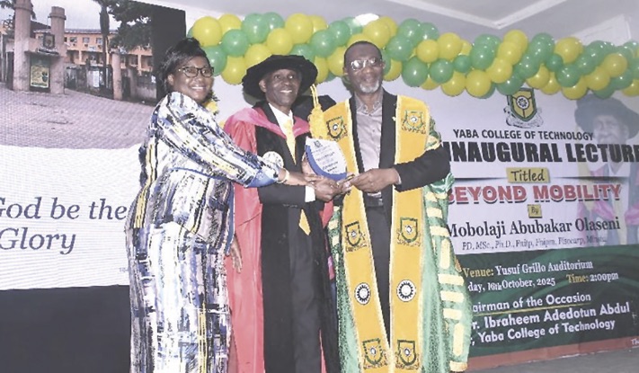 Dr. Abdul presenting plaque of discharged to Dr. Olaseni with his wife, Pastor Olaseni