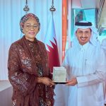 First Lady of Nigeria, Oluremi Tinubu receiving a gift from the CEO of the Quatar Foundation, Yousif Al Na’am during her visit to the Headquarters of the Foundation in Quatar on Monday October 13, 2025