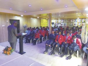 Manuaka (backing) addressing the senior