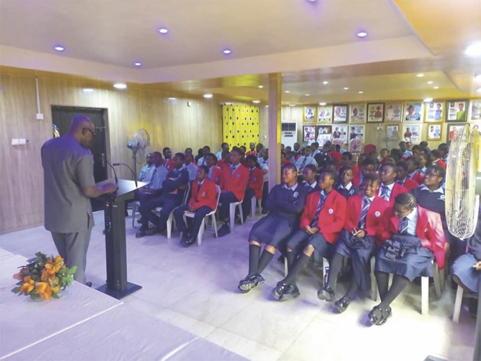 Manuaka (backing) addressing the senior